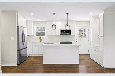 36 Cinque Drive, Farmingdale, NY 11735 - Photo 3