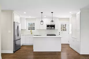 36 Cinque Dr, Farmingdale, NY 11735 - Photo 3