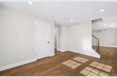 36 Cinque Drive, Farmingdale, NY 11735 - Photo 9