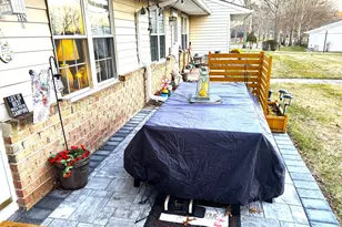 418 Weymouth Ct, Ridge, NY 11961 - Photo 3