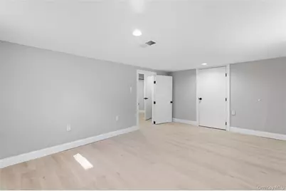 792 Glendale Road, West Babylon, NY 11704 - Photo 19