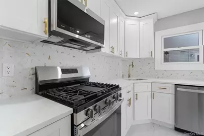 792 Glendale Road, West Babylon, NY 11704 - Photo 9