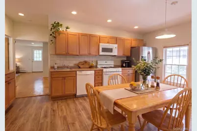 29 Richmond Avenue, Amityville, NY 11701 - Photo 5