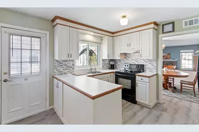 475 Stratford Lane, Ridge, NY 11961 - Photo 7