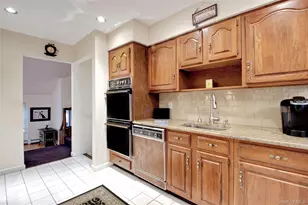 1066 Cedarhurst St, Valley Stream, NY 11581 - Photo 13