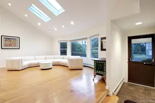 1066 Cedarhurst St, Valley Stream, NY 11581 - Photo 5