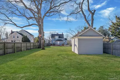 183 West Avenue, Patchogue, NY 11772 - Photo 17