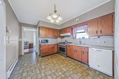 183 West Avenue, Patchogue, NY 11772 - Photo 9