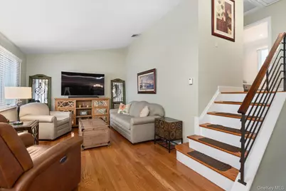 525 Roosevelt Avenue, Massapequa Park, NY 11762 - Photo 9