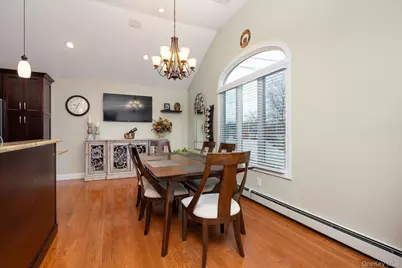 525 Roosevelt Avenue, Massapequa Park, NY 11762 - Photo 3