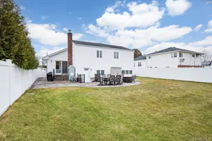 525 Roosevelt Ave, Massapequa Park, NY 11762 - Photo 21