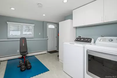 525 Roosevelt Avenue, Massapequa Park, NY 11762 - Photo 17