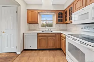 1736 Central St, Yorktown Heights, NY 10598 - Photo 5