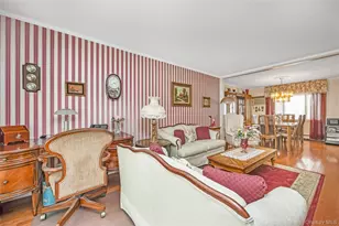 49 Amherst Dr, Massapequa, NY 11758 - Photo 5