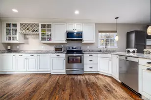 12 Summit St, Patchogue, NY 11772 - Photo 5