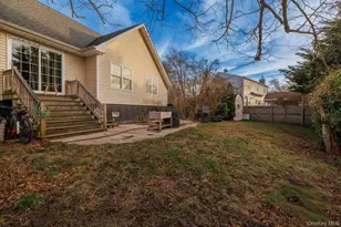 12 Summit St, Patchogue, NY 11772 - Photo 17