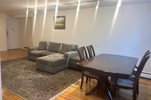 25 Canterbury Rd, Great Neck, NY 11021 - Photo 7