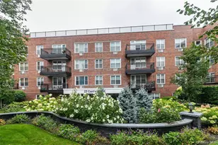 25 Canterbury Rd, Great Neck, NY 11021 - Photo 23