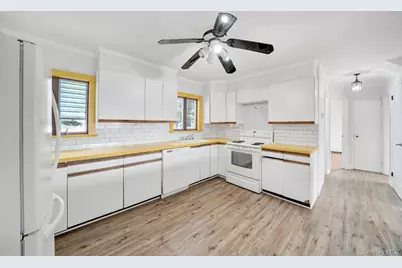 450 Rhodes Lane, West Hempstead, NY 11552 - Photo 9