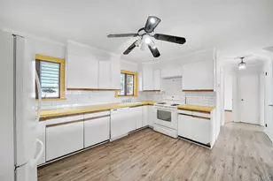 450 Rhodes Ln, West Hempstead, NY 11552 - Photo 9