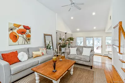 25 Sheryl Crescent, Smithtown, NY 11787 - Photo 7