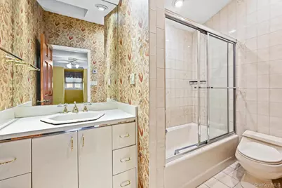 95 Oakdale Lane, East Hills, NY 11577 - Photo 21