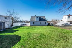 57 Pond Ln, Levittown, NY 11756 - Photo 19