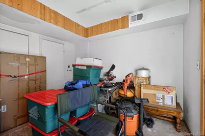 327 Willow Road E, New York, NY 10314 - Photo 21