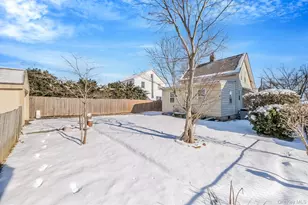 36 Frost Pond Rd, Glen Cove, NY 11542 - Photo 9