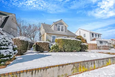 36 Frost Pond Road, Glen Cove, NY 11542 - Photo 3