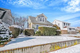 36 Frost Pond Rd, Glen Cove, NY 11542 - Photo 3