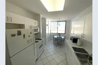 27110 Grand Central Parkway #1E, Floral Park, NY 11005 - Photo 15