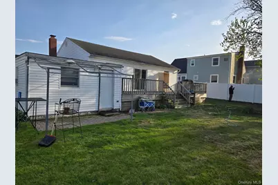 6 E Kissimee Road, Lindenhurst, NY 11757 - Photo 15