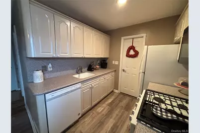 6 E Kissimee Road, Lindenhurst, NY 11757 - Photo 5