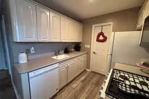 6 E Kissimee Rd, Lindenhurst, NY 11757 - Photo 5