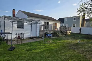 6 E Kissimee Rd, Lindenhurst, NY 11757 - Photo 17