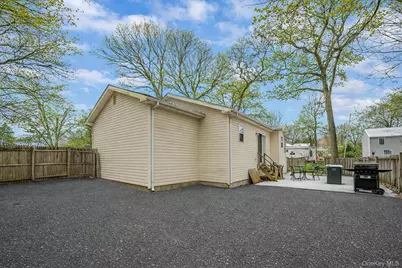 7 Poinsetta Avenue, Middle Island, NY 11953 - Photo 21