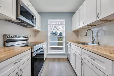 65 Federal Lane, Coram, NY 11727 - Photo 15