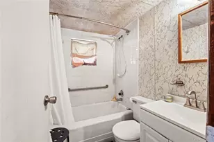 2340 Devon St, East Meadow, NY 11554 - Photo 25