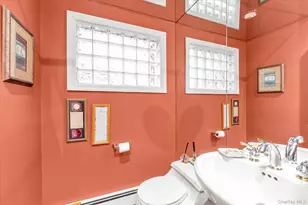 1055 Cedarhurst St, Woodmere, NY 11581 - Photo 13