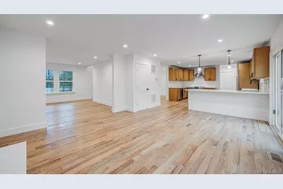 37 Locust Avenue S, Medford, NY 11763 - Photo 9