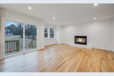 37 Locust Avenue S, Medford, NY 11763 - Photo 11