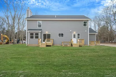 37 Locust Avenue S, Medford, NY 11763 - Photo 33