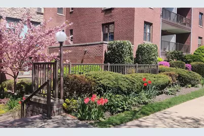 15 Hill Park Avenue #1-L, Great Neck, NY 11021 - Photo 3