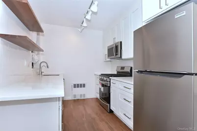 15 Hill Park Avenue #1-L, Great Neck, NY 11021 - Photo 13