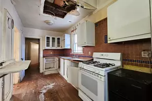 113-11 198th St, Saint Albans, NY 11412 - Photo 3