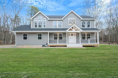 39 Locust Avenue S, Medford, NY 11763 - Photo 1