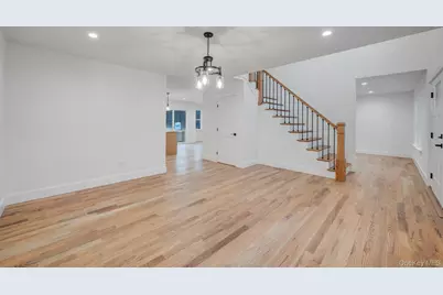 39 Locust Avenue S, Medford, NY 11763 - Photo 15