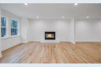 39 Locust Avenue S, Medford, NY 11763 - Photo 11