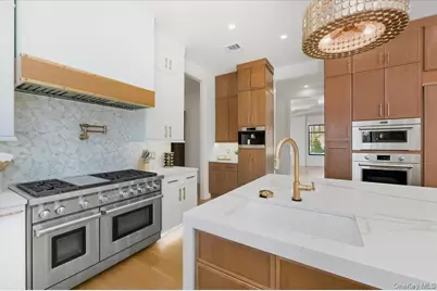 26 Saint Andrews Court, Old Westbury, NY 11568 - Photo 15